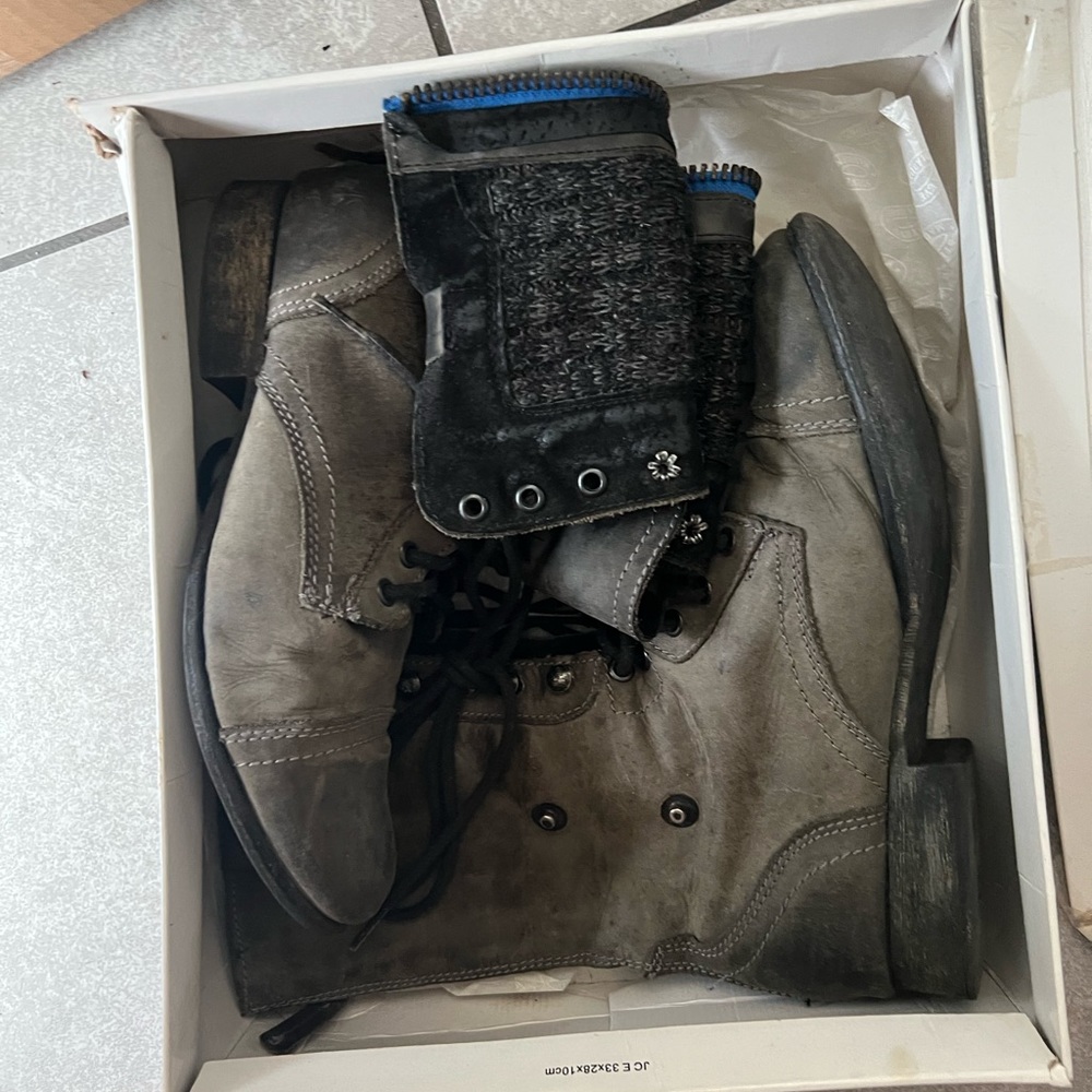 Steve Madden Combat boots in grey